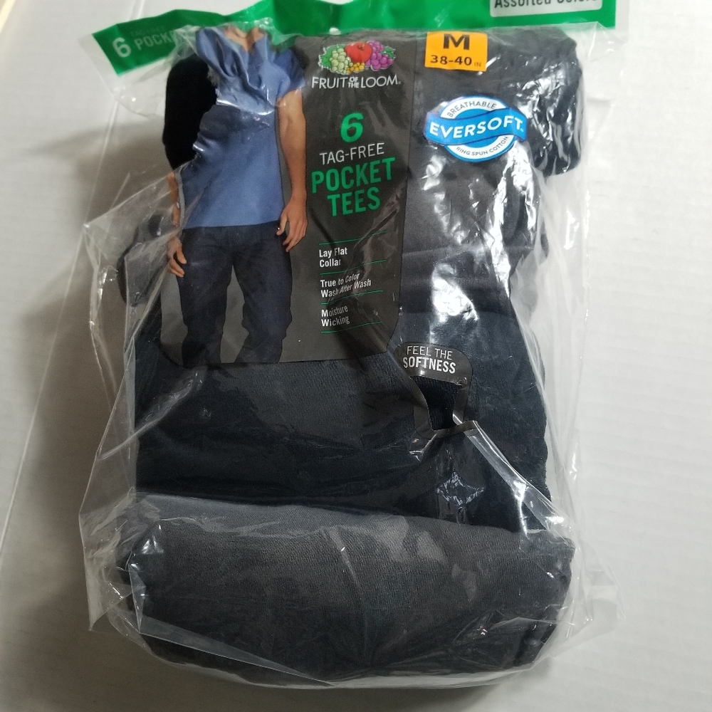 NEW FRUIT OF THE LOOM EVERSOFT TAG FREE POCKET TEES PACK OF 4 SIZE MEDIUM